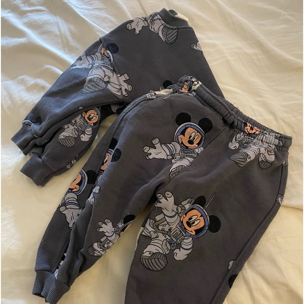 Sweatsuit outfit size 18-24 month